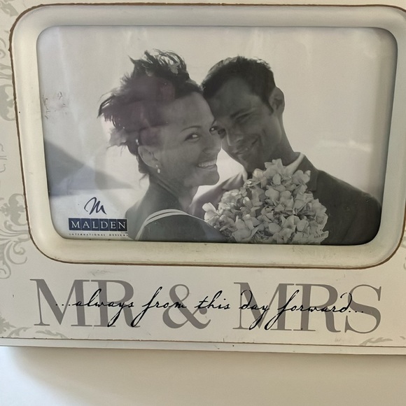 Wedding Photo Frame “Mr & Mrs” Malden International Designs 4” x 6”. Preowned - Picture 3 of 5